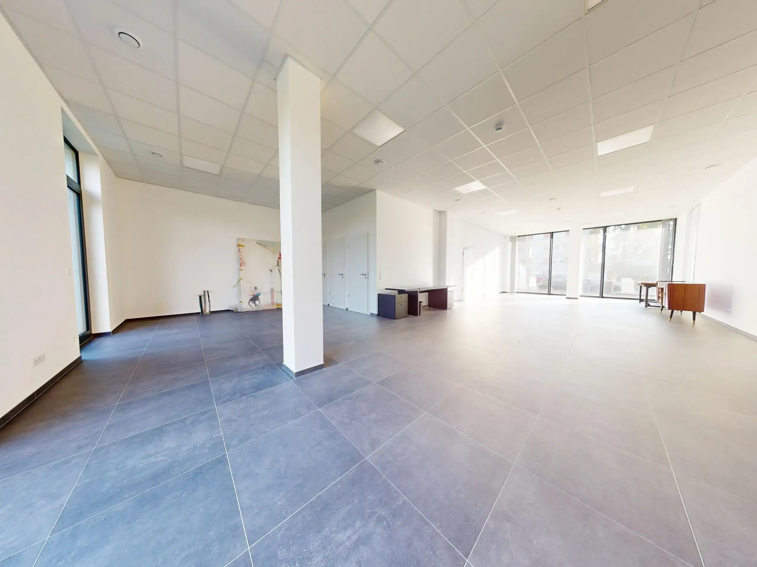 SGIMMOBILIER – Bureaux Mamer – Espace droit complet vers rue